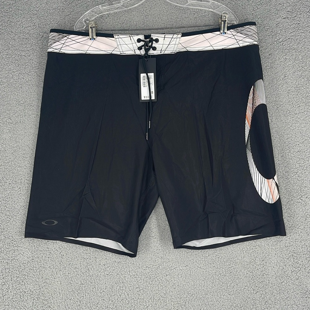 Oakley Geo blackout boardshorts performance fit men’s shorts size 40 swimming